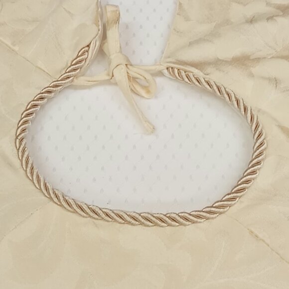 Holiday Christmas Tree Skirt with Fringe - Picture 4 of 6